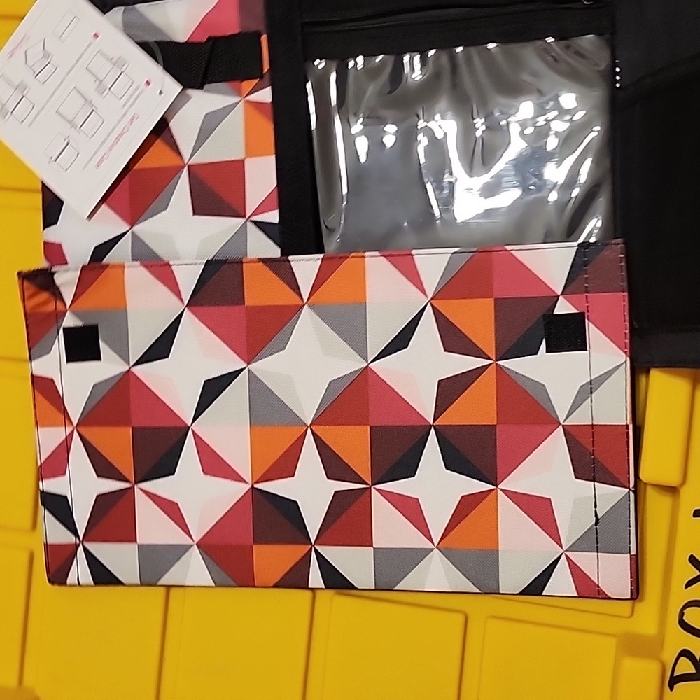 Thirty-One Get Creative Case Geometric Pattern - Picture 3 of 5
